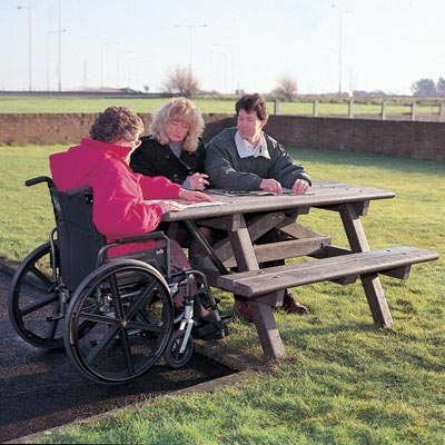 Stoły piknikowe z dostępem dla inwalidów